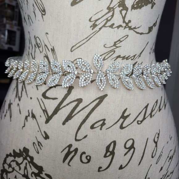 David's Bridal Silver Leaf Crystal Belt - Picture 2 of 4